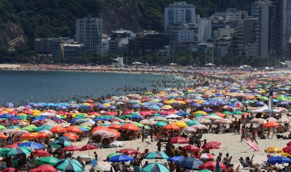 País pode ter 15 feriados em dias de semana em 2020; entenda impacto na economia