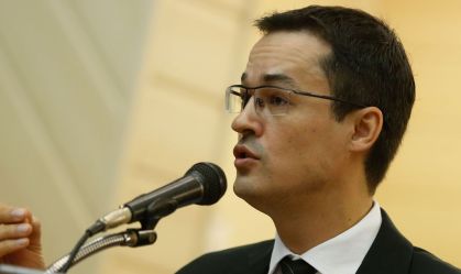Deltan Dallagnol fala durante seminário no Rio