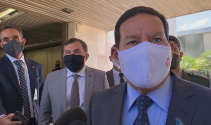 'Era melhor ter conversado, mas tudo normal', diz Mourão sobre Salles