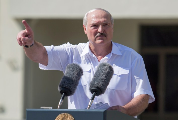 Presidente de Belarus, Alexandr Lukashenko discursa em Minsk / Foto: Stringer/Reuters (16.ago.2020)