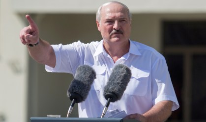 Presidente de Belarus, Alexander Lukashenko discursa em Minsk