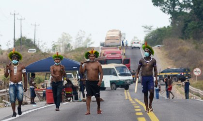 Justiça ordena reintegração de posse em trecho da BR-163 bloqueado por indígenas