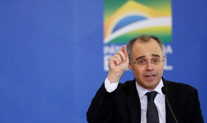 Governo entrega ao STF relatório de caso de suposta produção de dossiês