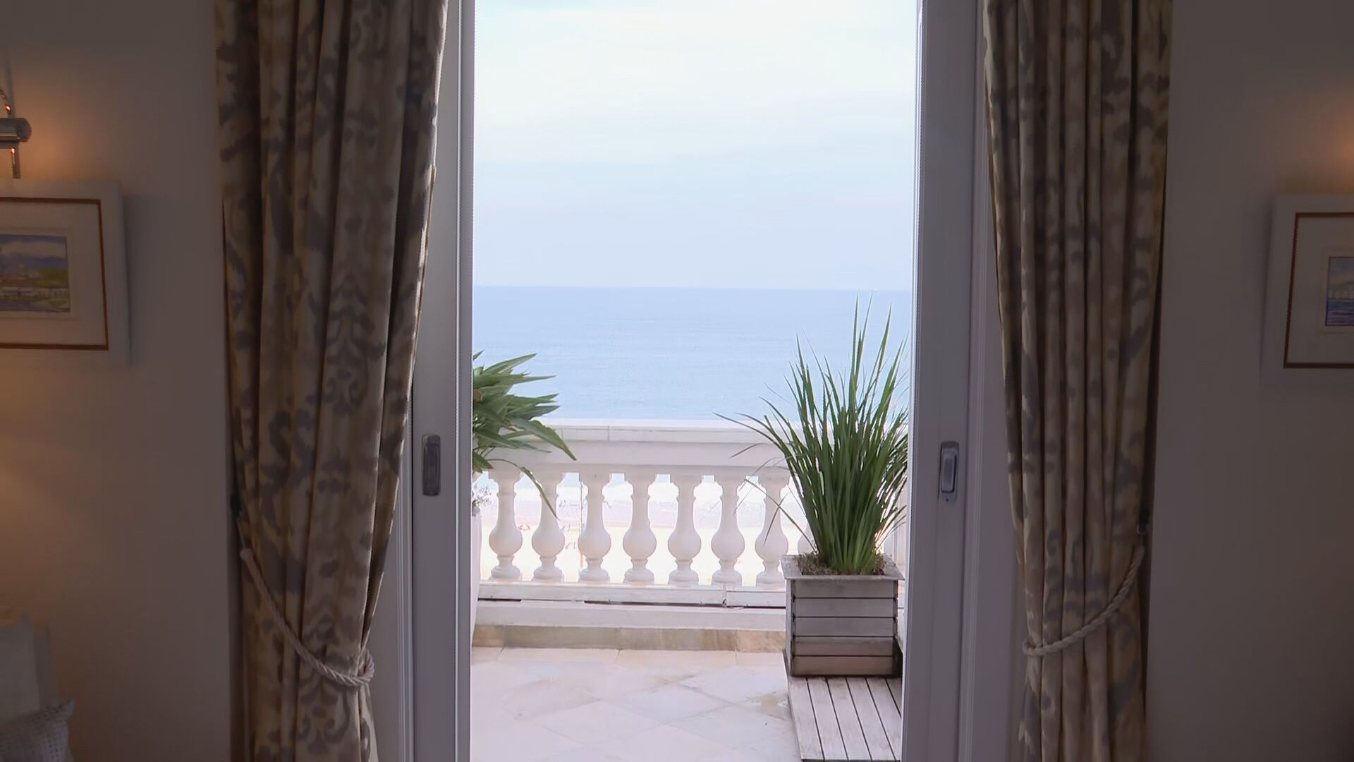 Quarto do Copacabana Palace, no Rio de Janeiro, que voltará a receber hóspedes a