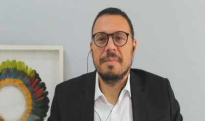 'Mais uma oportunidade', diz infectologista sobre aval de testes com vacina