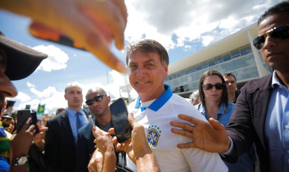 Após deixar monitoramento, Bolsonaro passa por segundo teste de coronavírus 
