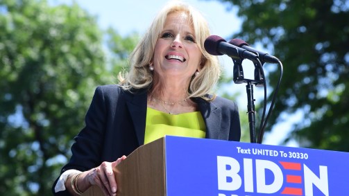 Jill Biden, esposa do democrata Joe Biden, fará principal de convenção