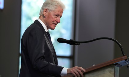 Ex-presidente dos EUA Bill Clinton é internado em hospital