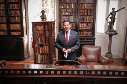Hamilton Mourão durante Solenidade de Comemoração dos 90 anos do Museu Casa de R