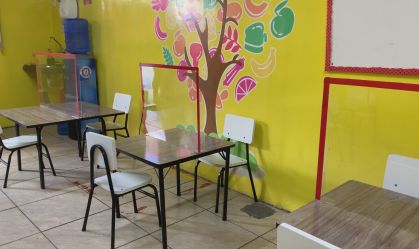 Uma sala de aula de uma  escola de educação infantil