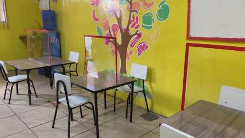 Uma sala de aula de uma  escola de educação infantil