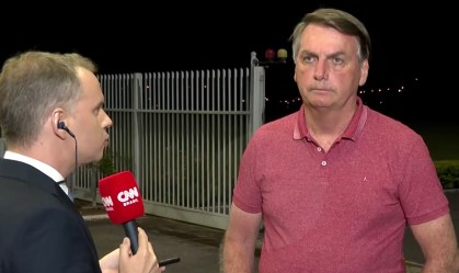 'Gostaria que saíssem às ruas como eu', responde Bolsonaro a Maia e Alcolumbre