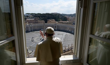 Papa Francisco visita Roma esvaziada e reza pelo fim do coronavírus