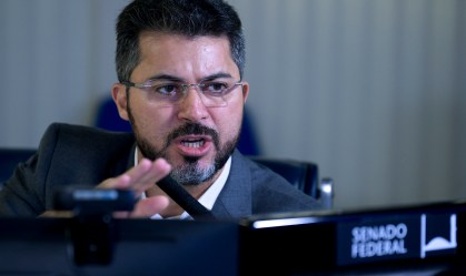 Bolsonaro convida senador do DEM para vice-liderança do governo