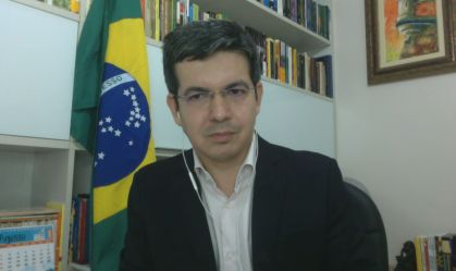Randolfe: Dossiê contra servidores é 'espionagem política' e não inteligência