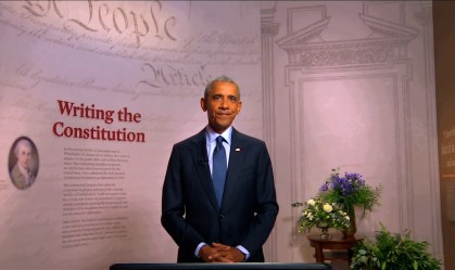 'Nossa democracia está em jogo agora', diz Obama em convenção democrata
