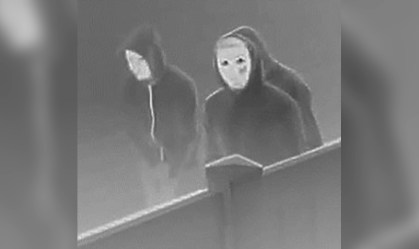 Trio mascarado é suspeito de atear fogo em casa e matar 5 pessoas nos EUA