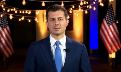 Ex-candidato democrata elogia coragem política de Biden em apoiar casamento LGBT