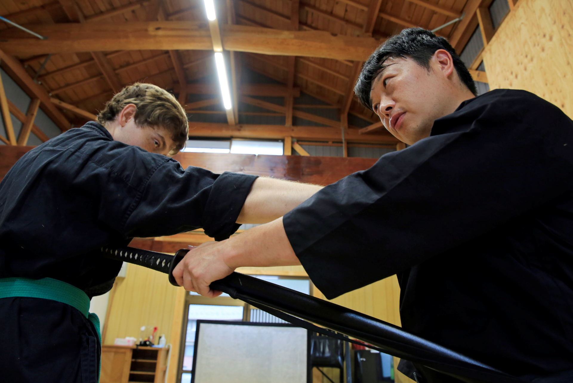Mestre ensina artes marciais em sua casa em Iga, no Japão