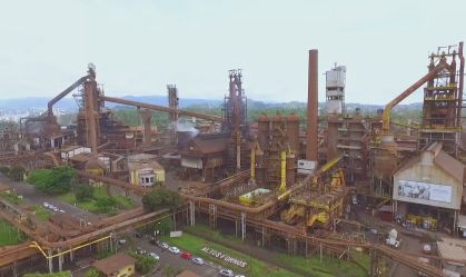 Usiminas registra lucro de R$ 129 milhões no 4º trimestre