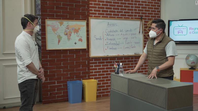 Escola pela TV no México