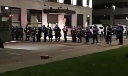 EUA: Wisconsin tem protestos após caso de homem negro baleado por policial