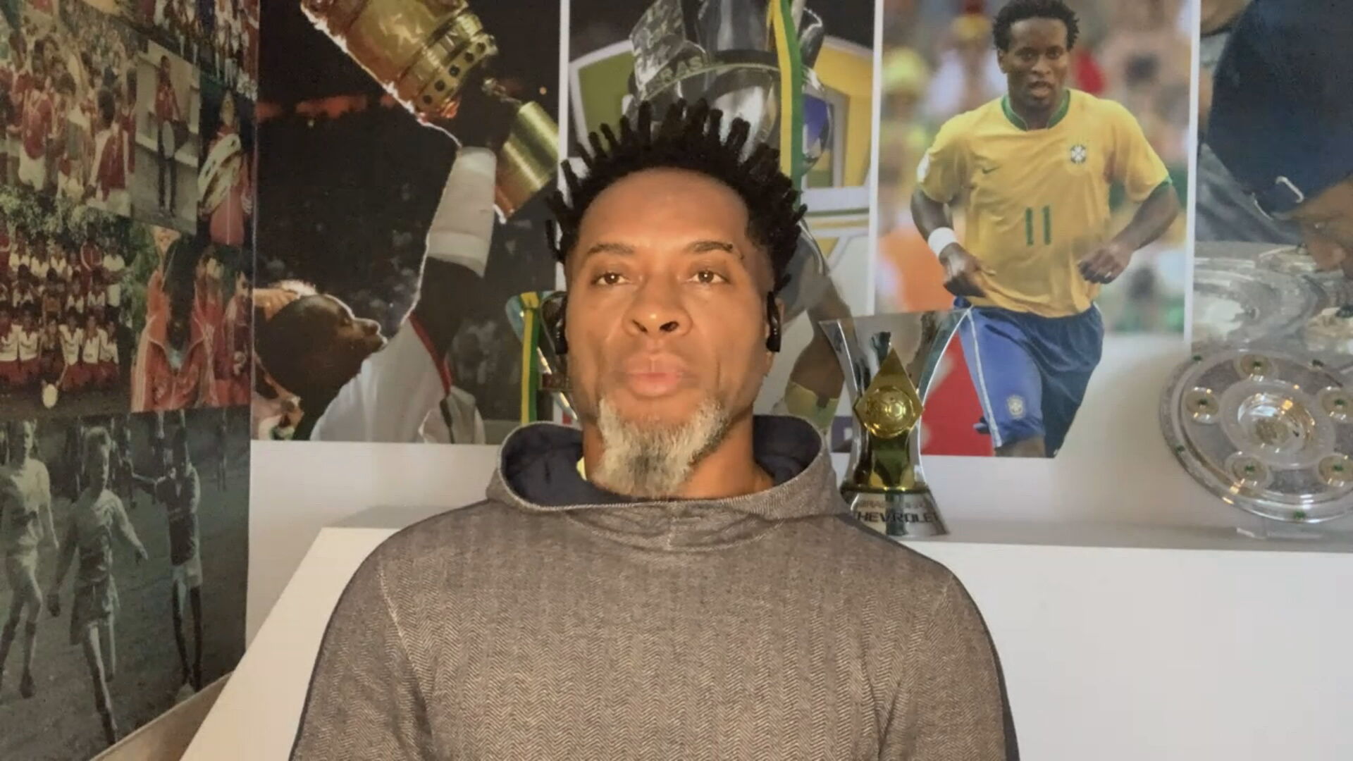 Ex-jogador do Bayern de Munique, Zé Roberto fala à CNN