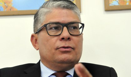 Secretário de Saúde do DF é preso suspeito de fraude em testes de Covid-19