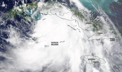 Laura se torna furacão e deve ganhar força a caminho do Texas e Louisiana (EUA)