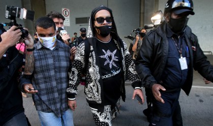 Ronaldinho desembarca no RJ