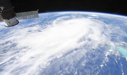 Com ventos de 185 km/h, furacão Laura evolui para categoria 3 a caminho do Texas