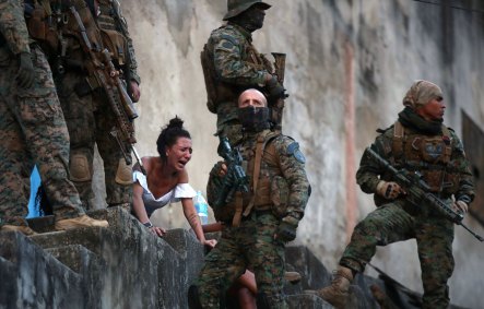 Operação policial no complexo São Carlos, no Rio de Janeiro