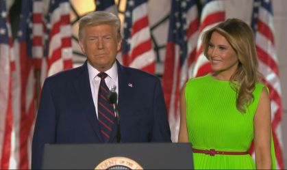 Da Casa Branca, Trump coloca Biden como perigoso e promete reconstruir economia