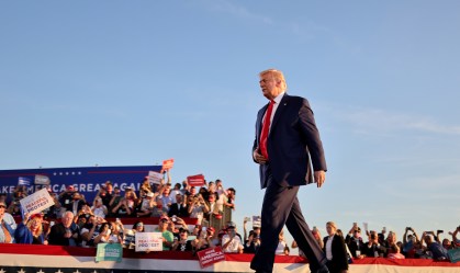 Trump volta a questionar voto por correio e pede que eleitores façam 'checagem'