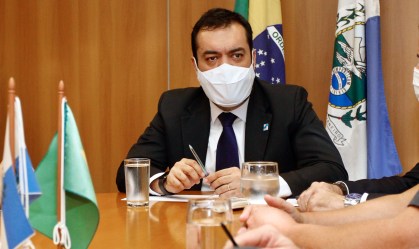 Governador em exercício do RJ se reúne com equipe da Saúde