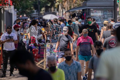 Pessoas na avenida Paulista, em São Paulo