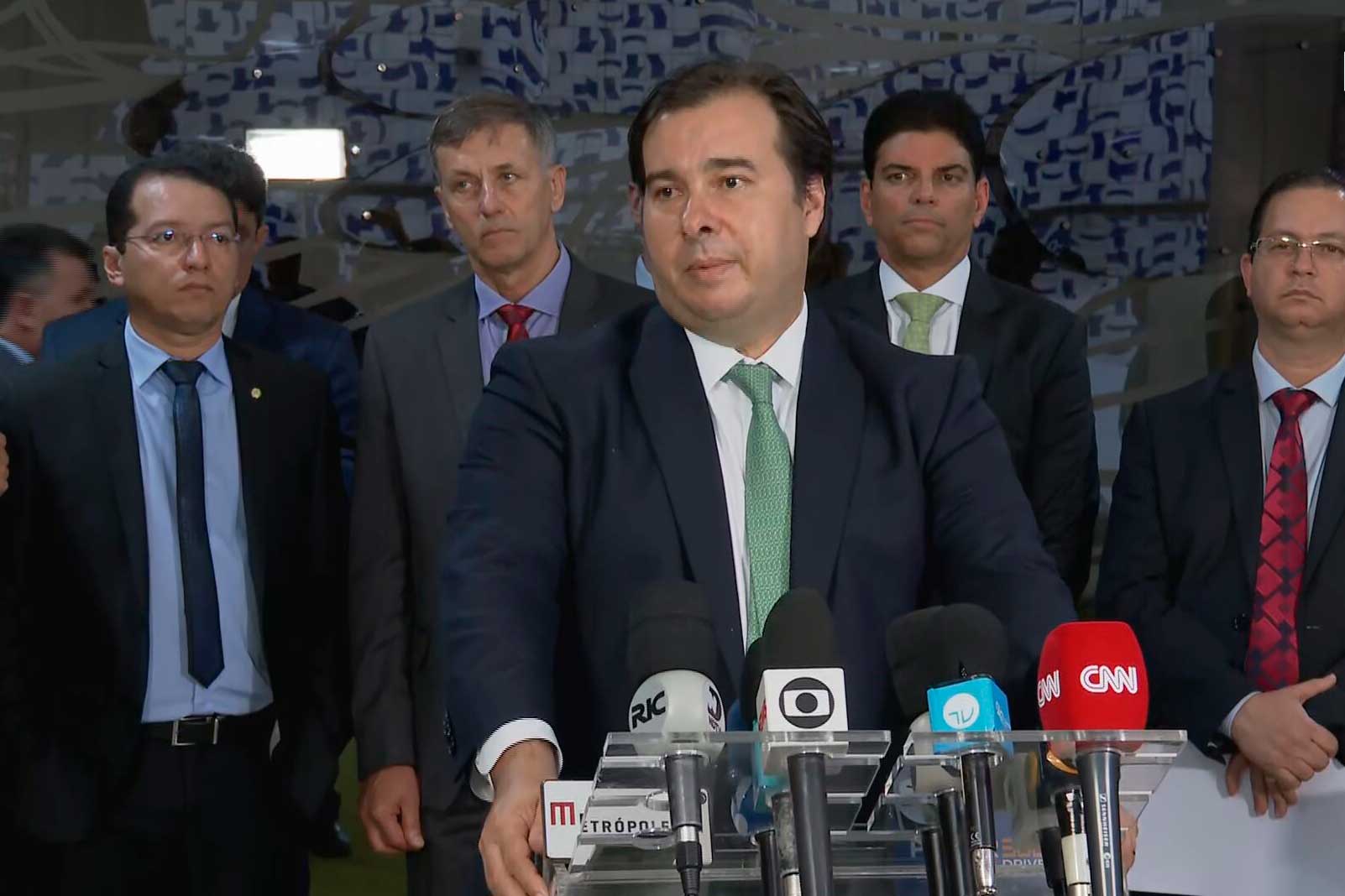 Rodrigo Maia lista medidas da Câmara para conter coronavírus