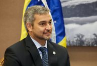 Apoio de ex-presidente deve dar sobrevida a Benítez no Paraguai, diz analista