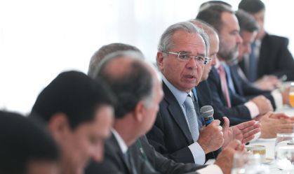 Não vou aceitar acordo tributário para ‘espetar a conta na viúva’, diz Guedes