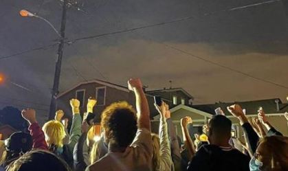 Página de Instagram @justicefordijonkizzee mostra protesto em Los Angeles