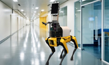 Cientistas constroem robô que examina sintomas da Covid-19