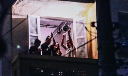 Panelaço contra Bolsonaro repercute nas redes sociais