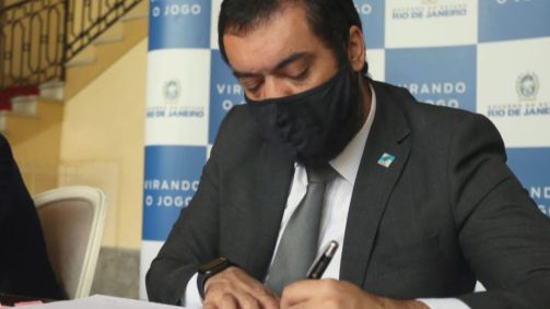 O governador em exercício Cláudio Castro, que assumiu o governo do Rio de Janeir