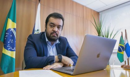 O governador em exercício Cláudio Castro, que assumiu o governo do RJ