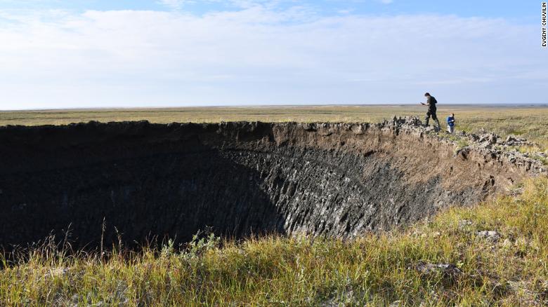 Buraco na tundra siberiana
