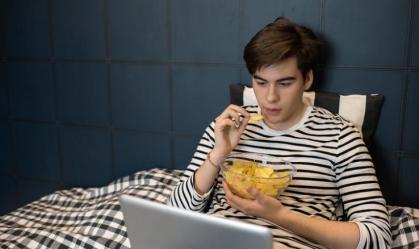 Pesquisa indica que geração Z é menos empática, diz consultor educacional