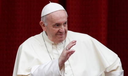 O papa Francisco apareceu sorridente em sua primeira audiência com público