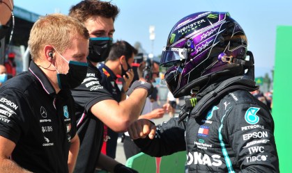 Hamilton bate recorde e faz volta com a maior velocidade média da história da F1