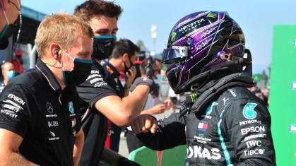 Hamilton comemora a pole position no GP da Itália