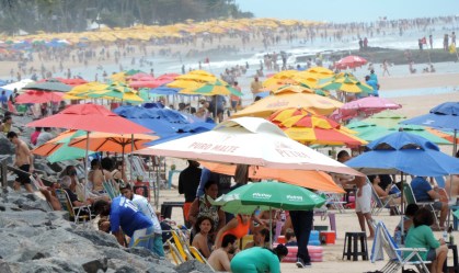Capitais registram altas temperaturas e brasileiros lotam praias e parques